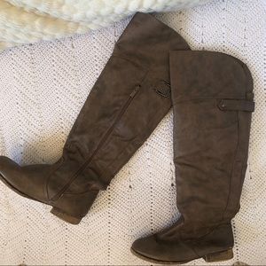 ••High knee flat heel boots••